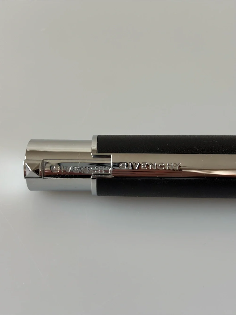 Givenchy authentic le